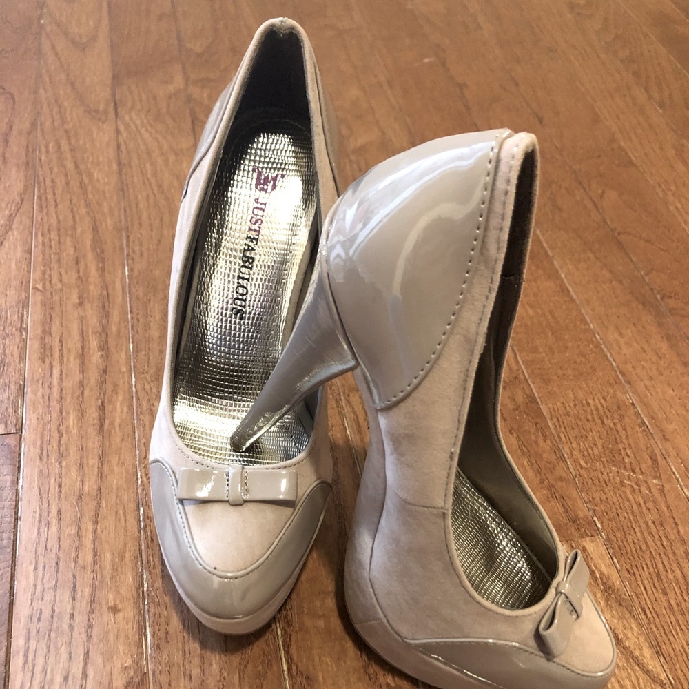 Nude pumps